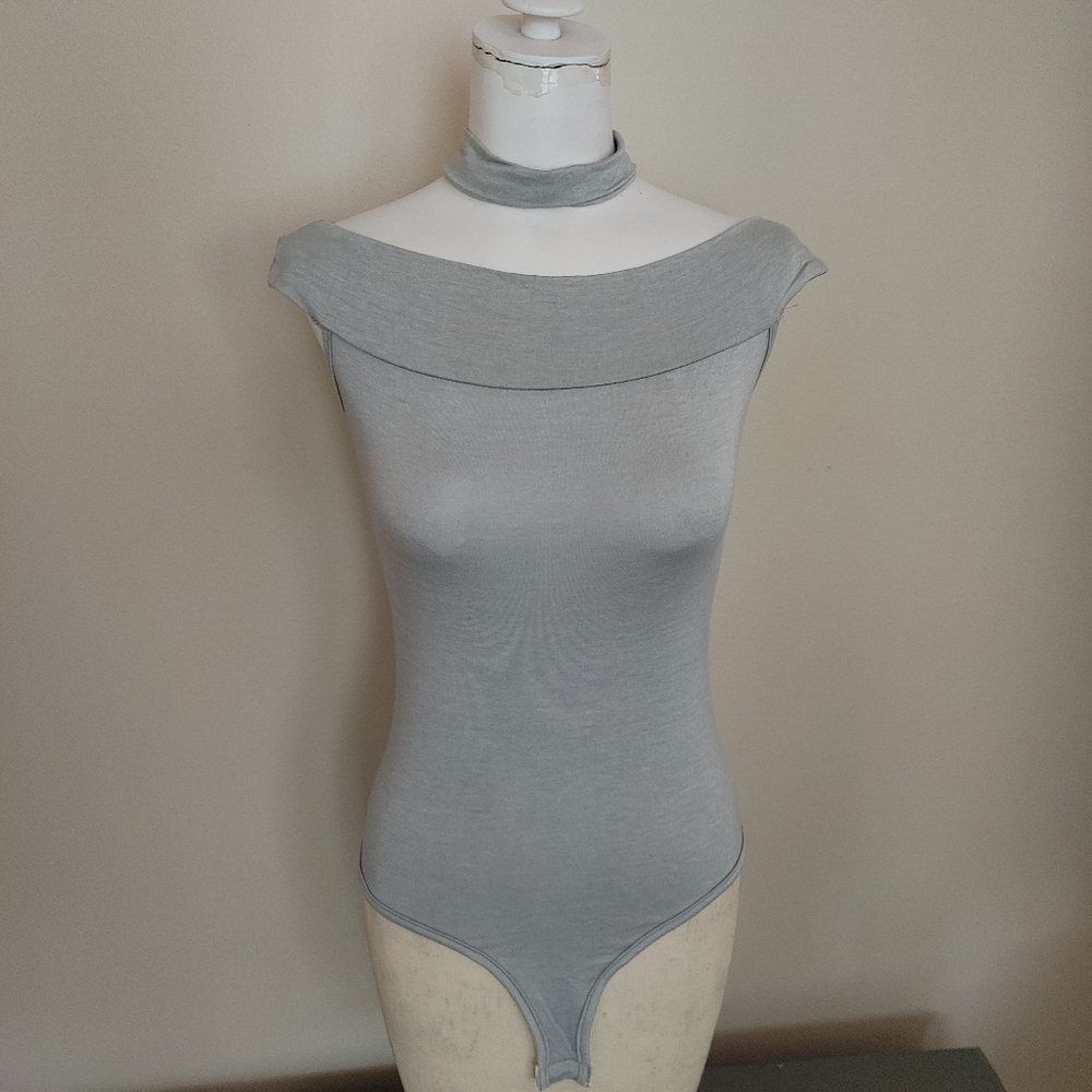 Top Chic off the shoulder Body suit Choker Large